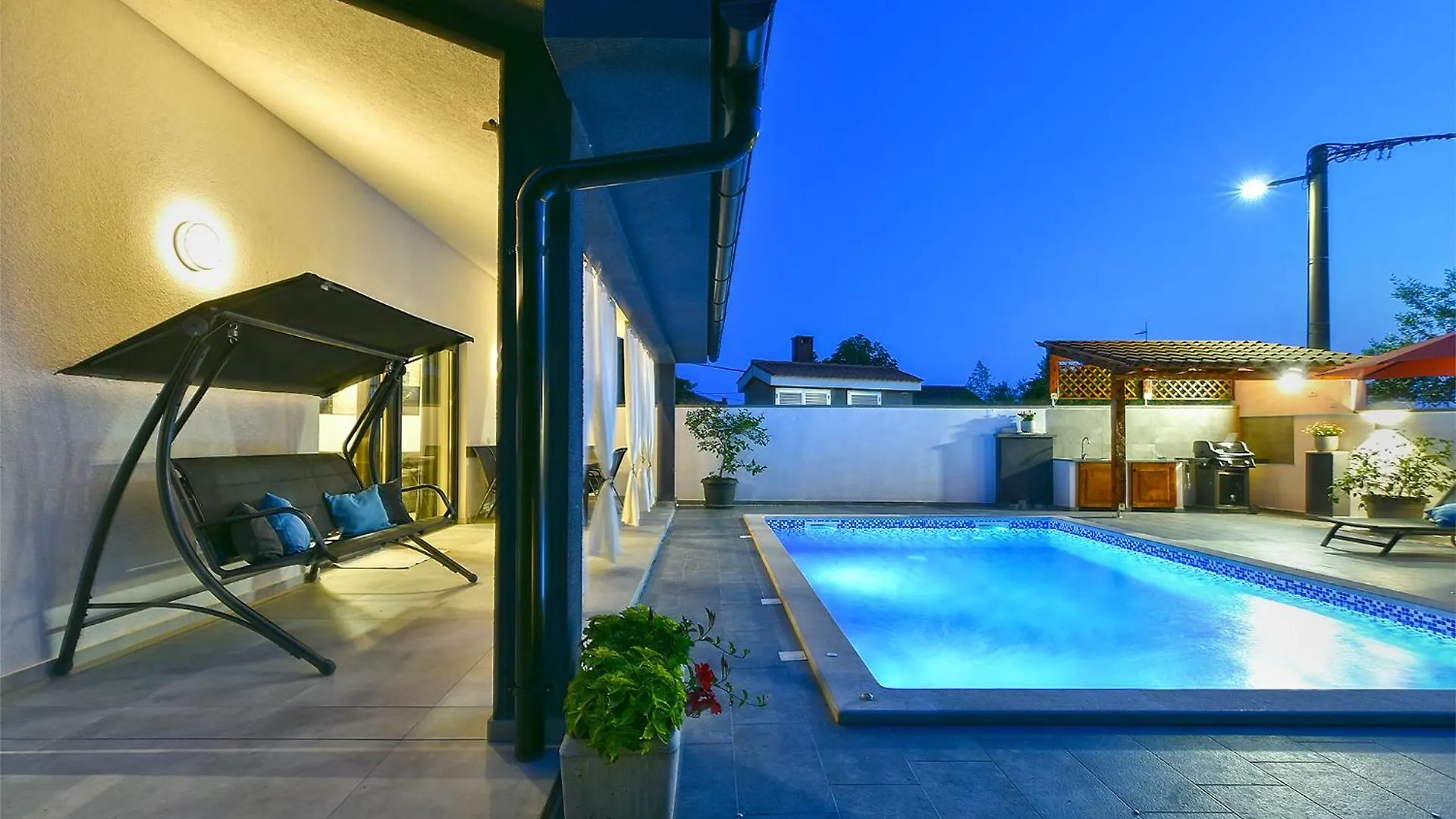 Villa House Galizana 2186 0*,
